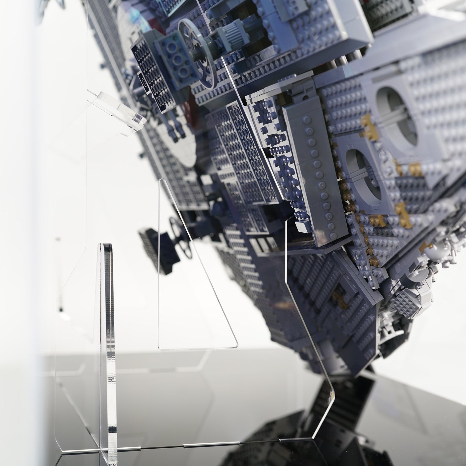 LEGO 75192 UCS Millennium Falcon (Vertical) Display Case | ONBRICK