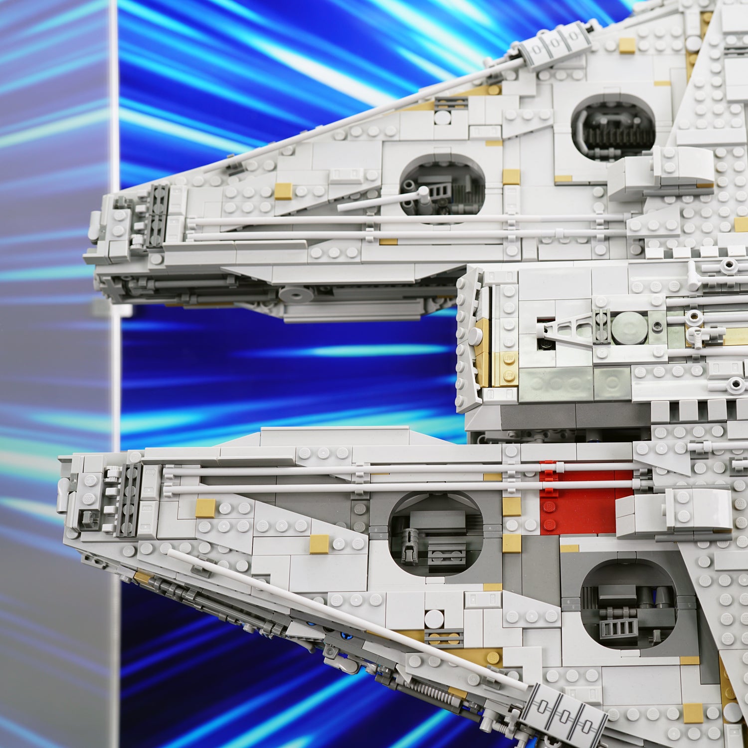 LEGO 75192 UCS Millennium Falcon (Vertical) Display Case | ONBRICK