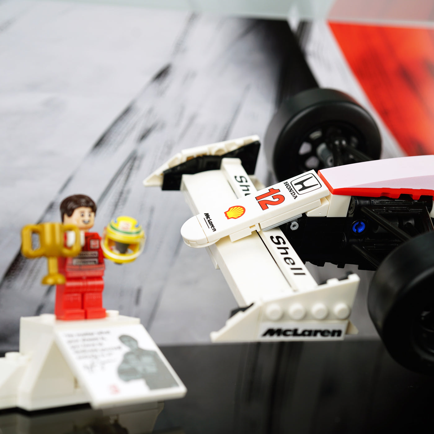 10330 McLaren MP4/4 & Ayrton Senna Display Case