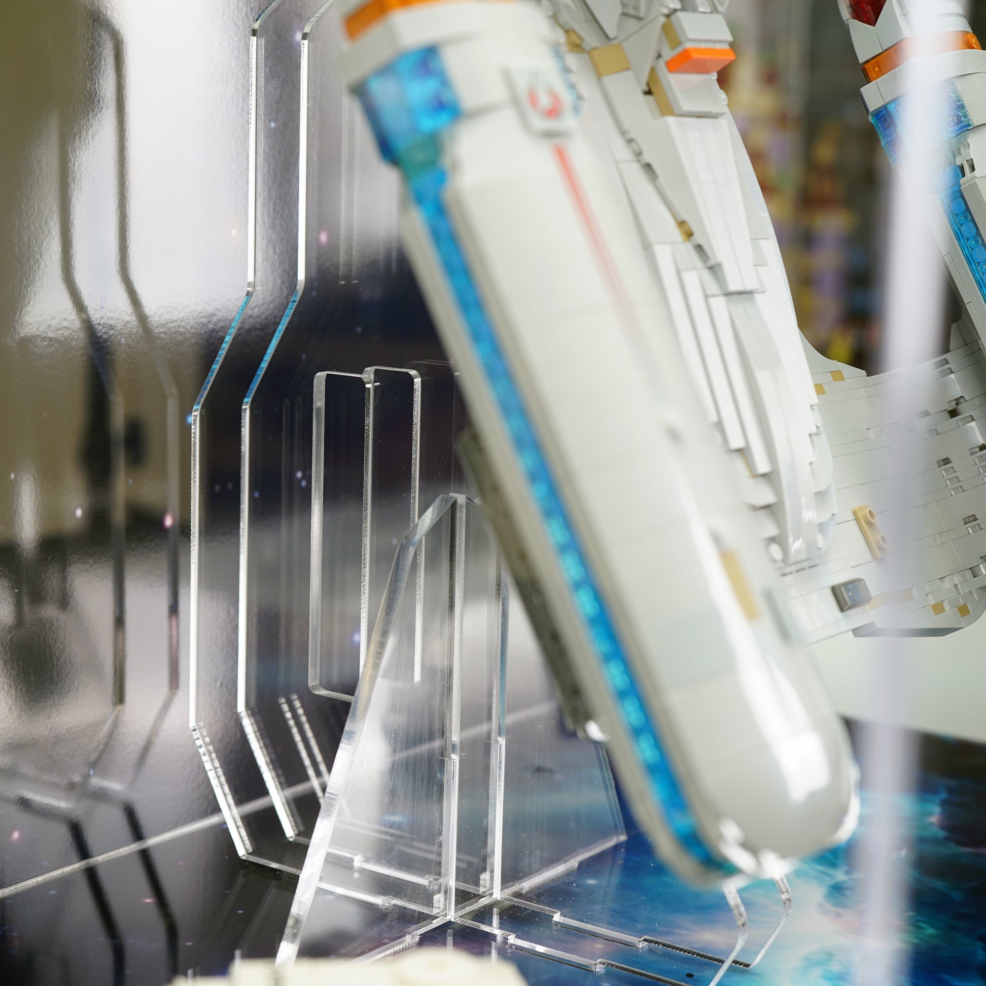 10356 Star Trek: U.S.S. Enterprise NCC-1701-D™ Vertical | LEGO Display Case | ONBRICK Australia