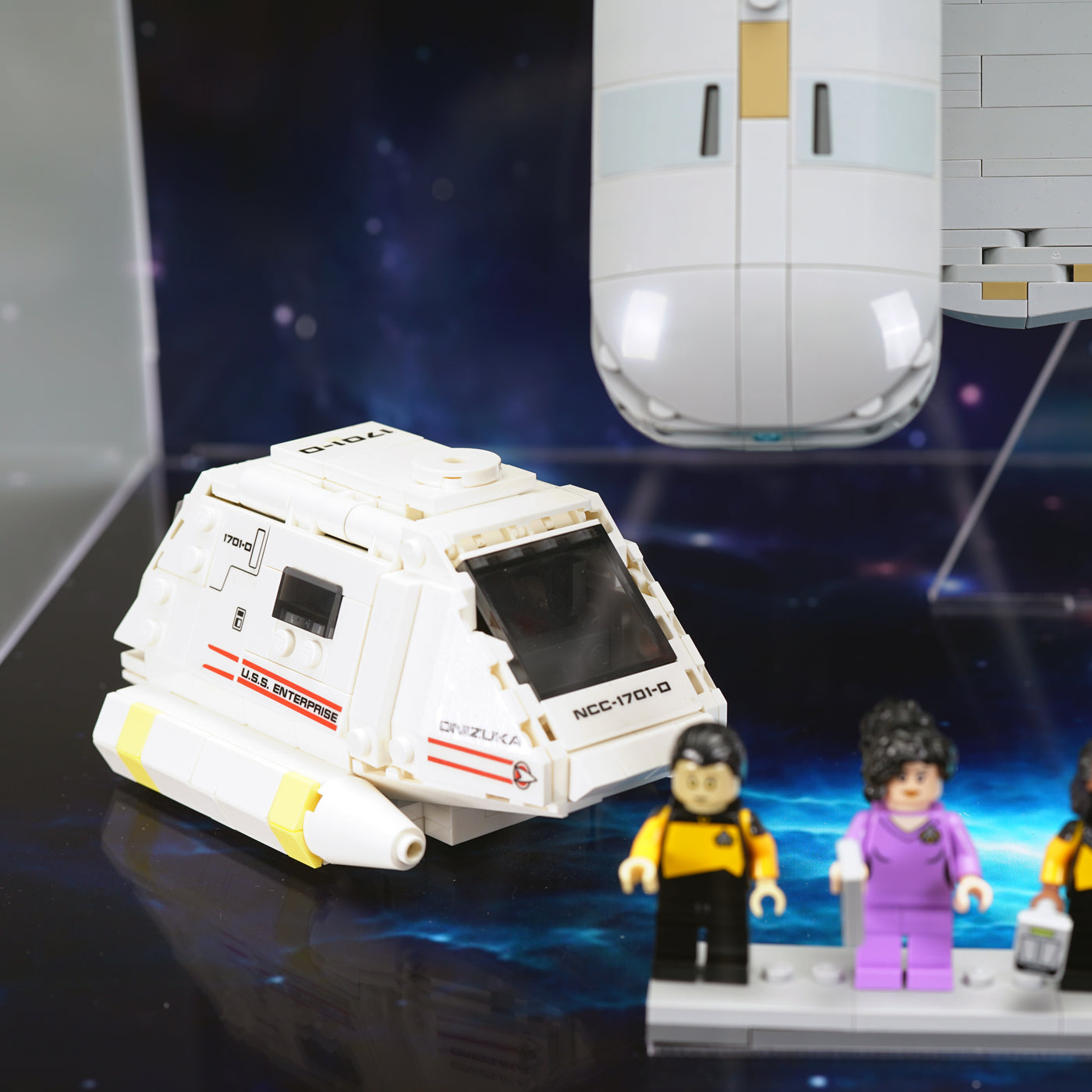 10356 Star Trek: U.S.S. Enterprise NCC-1701-D™ Vertical | LEGO Display Case | ONBRICK Australia