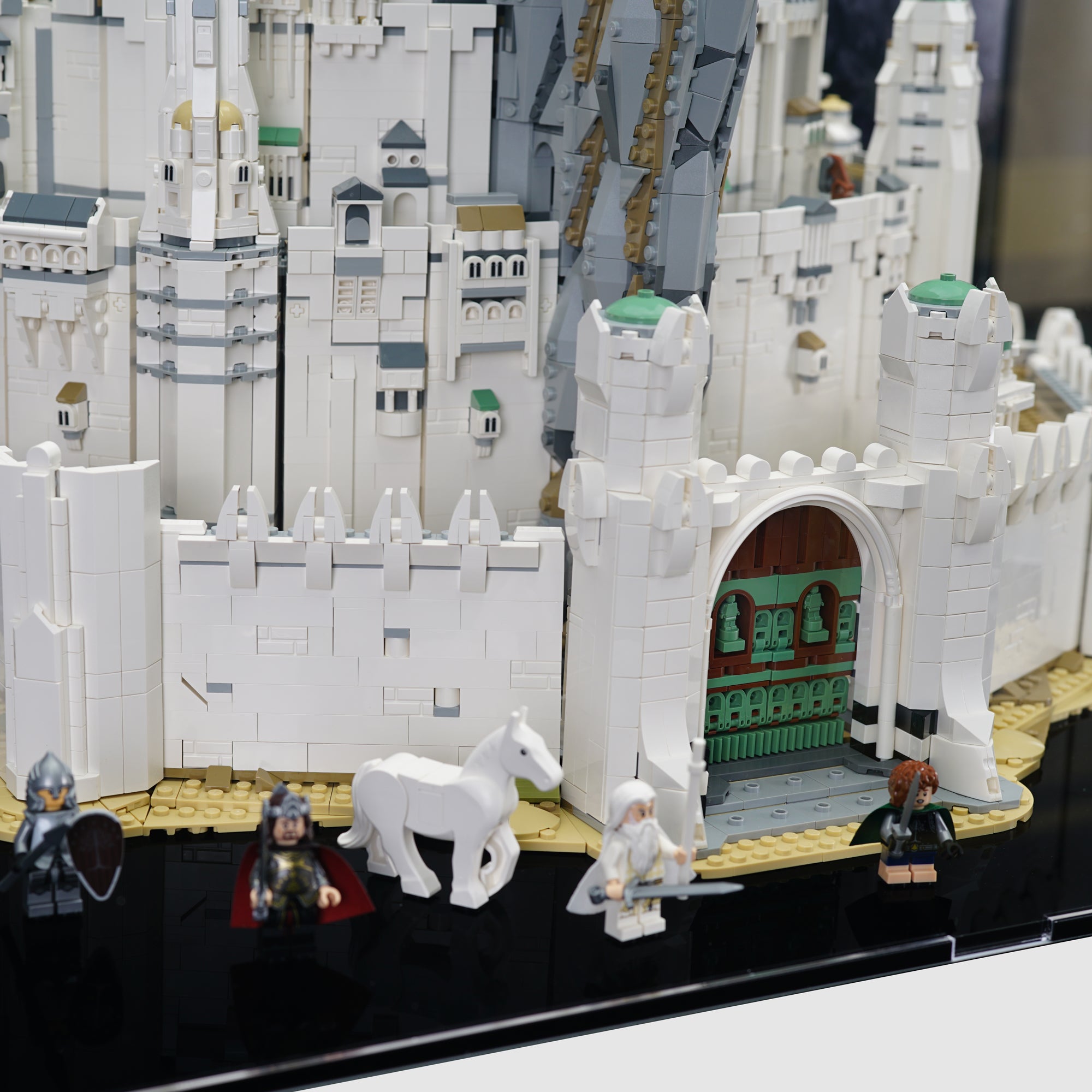 11377 The Lord of the Rings" Minas Tirith™ Display Case