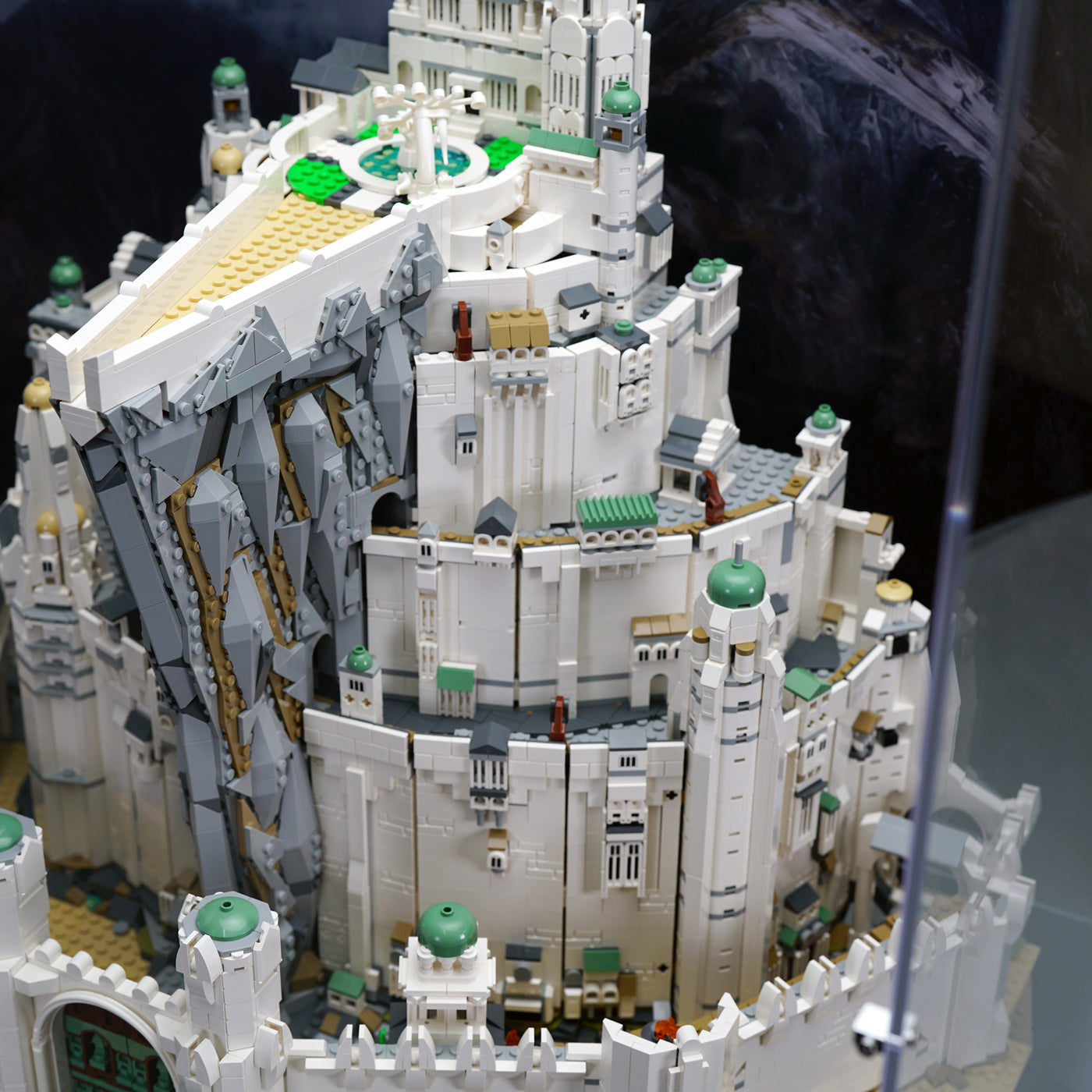 11377 The Lord of the Rings" Minas Tirith™ Display Case