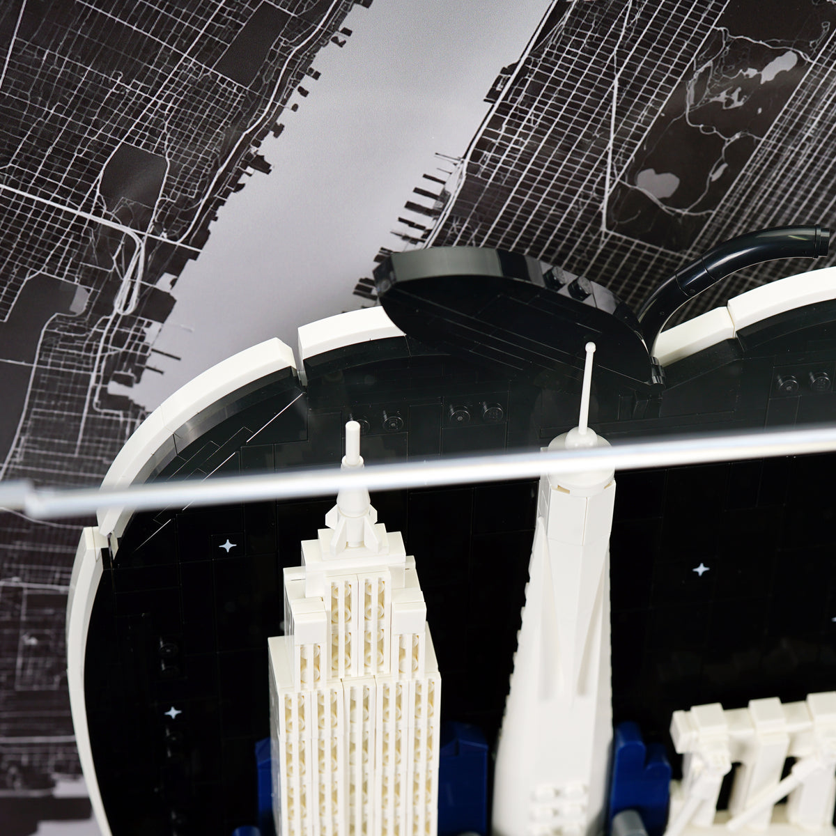 21066 New York City – The Big Apple Display Case