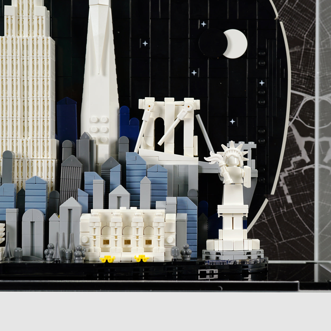 21066 New York City – The Big Apple Display Case