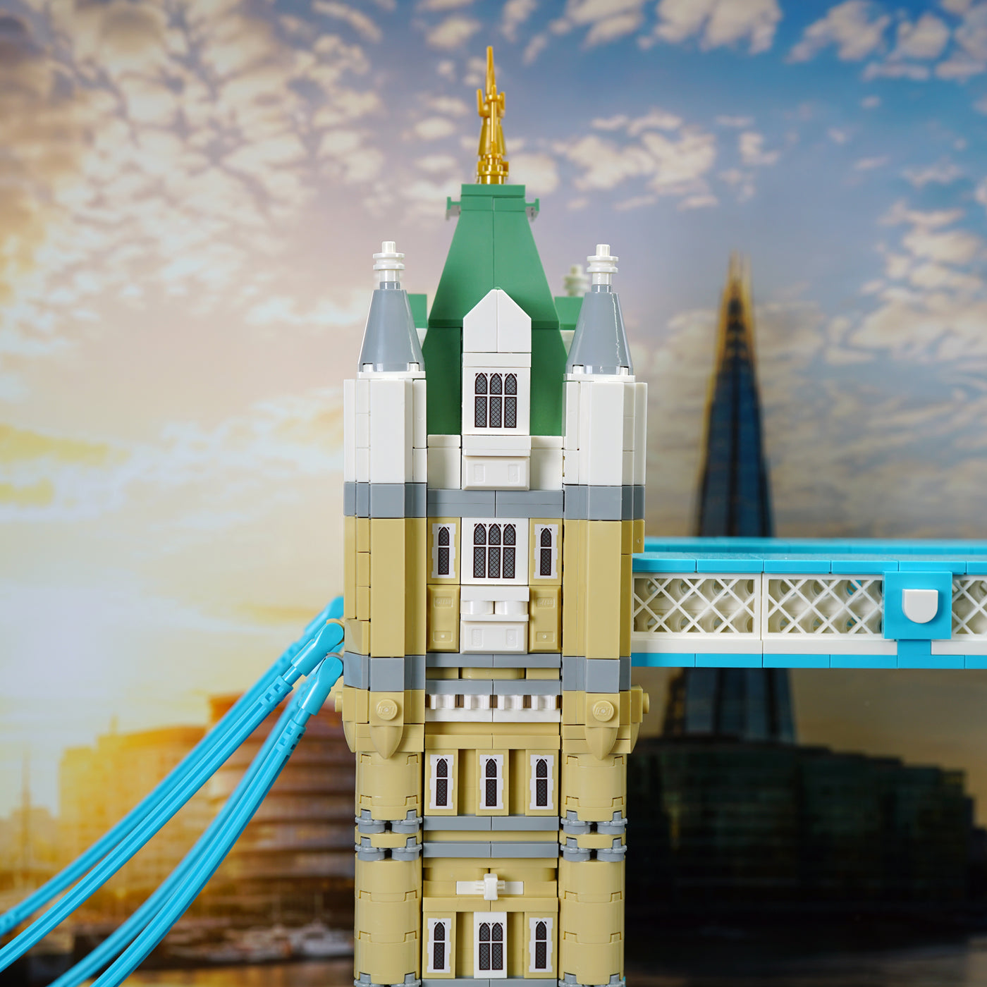 21067 Tower Bridge Display Case