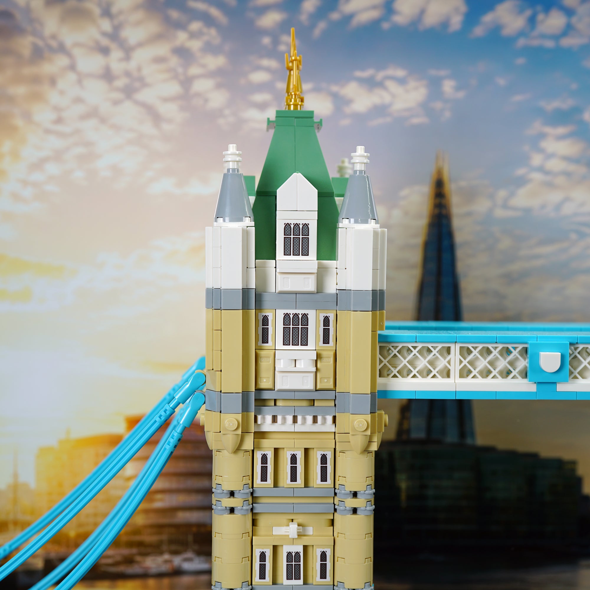 21067 Tower Bridge Display Case