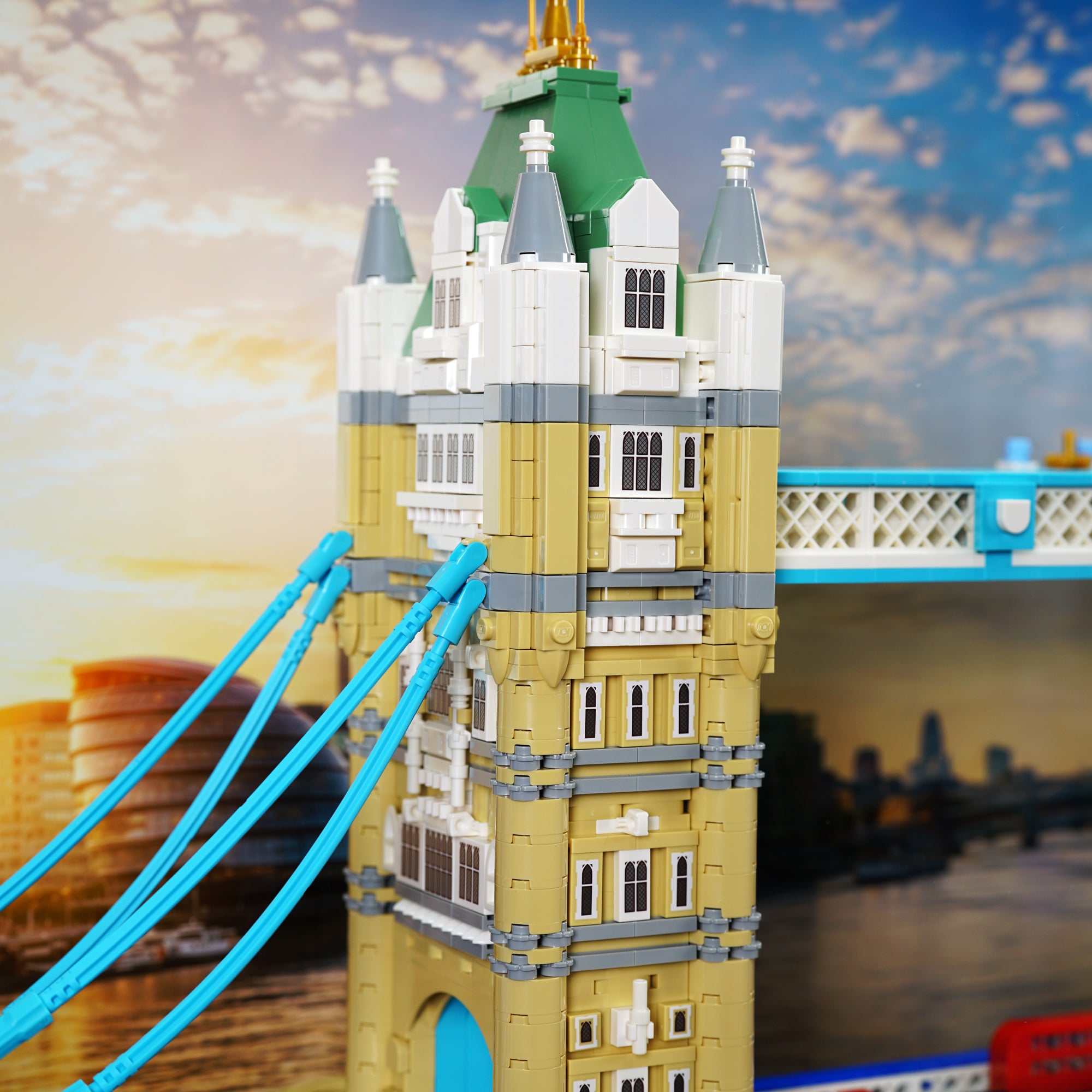 21067 Tower Bridge Display Case