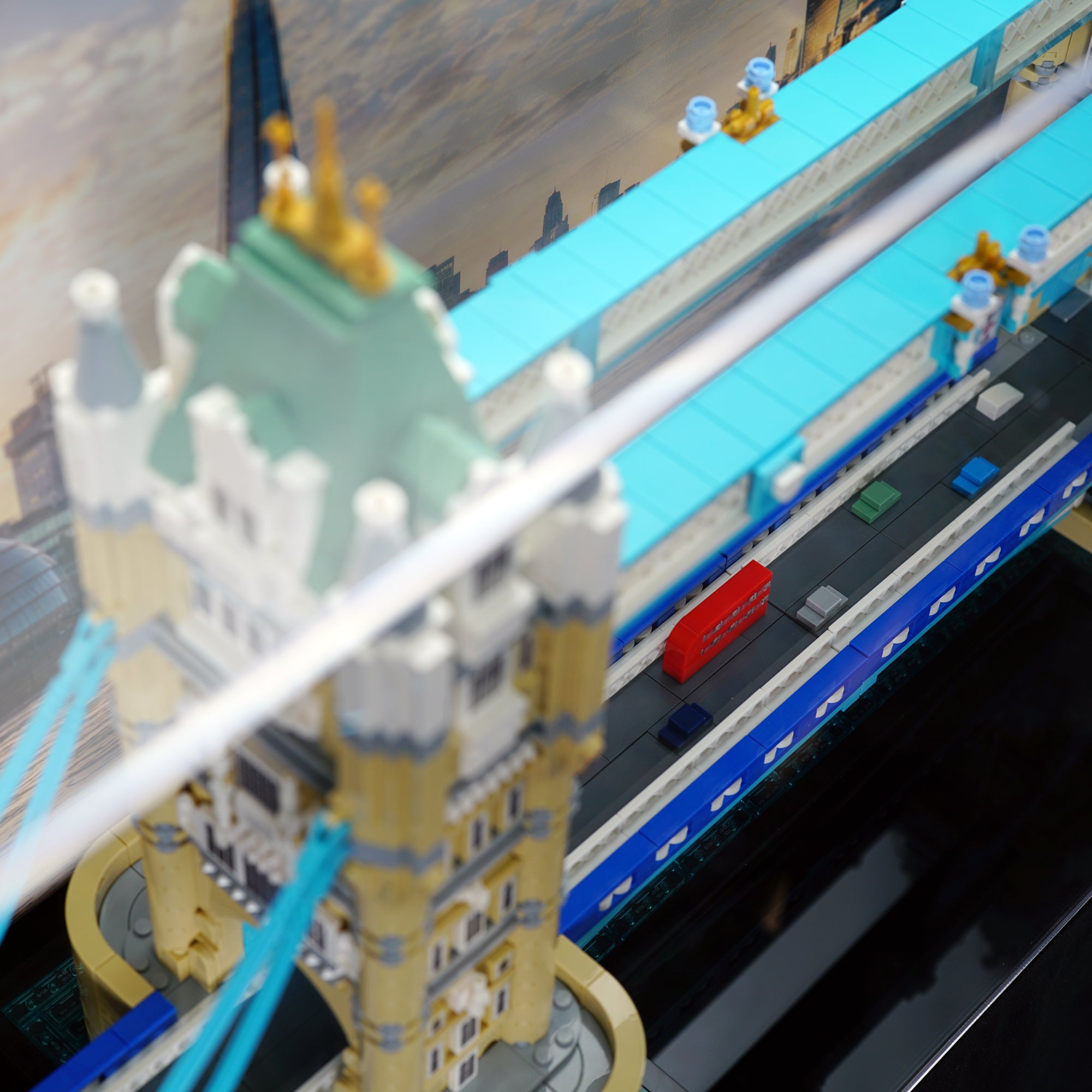 21067 Tower Bridge Display Case