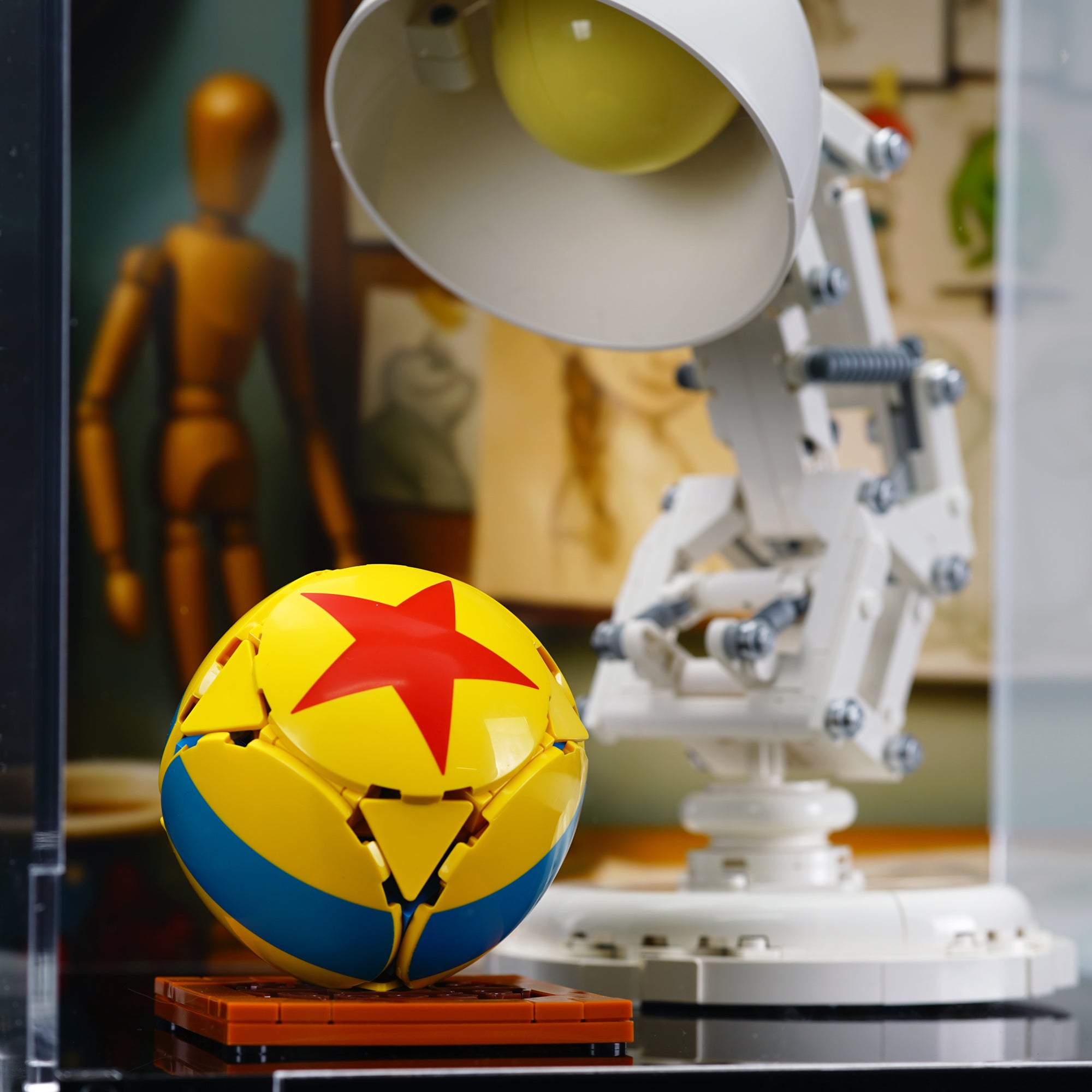 21357 Disney Pixar Luxo Jr. Display Case