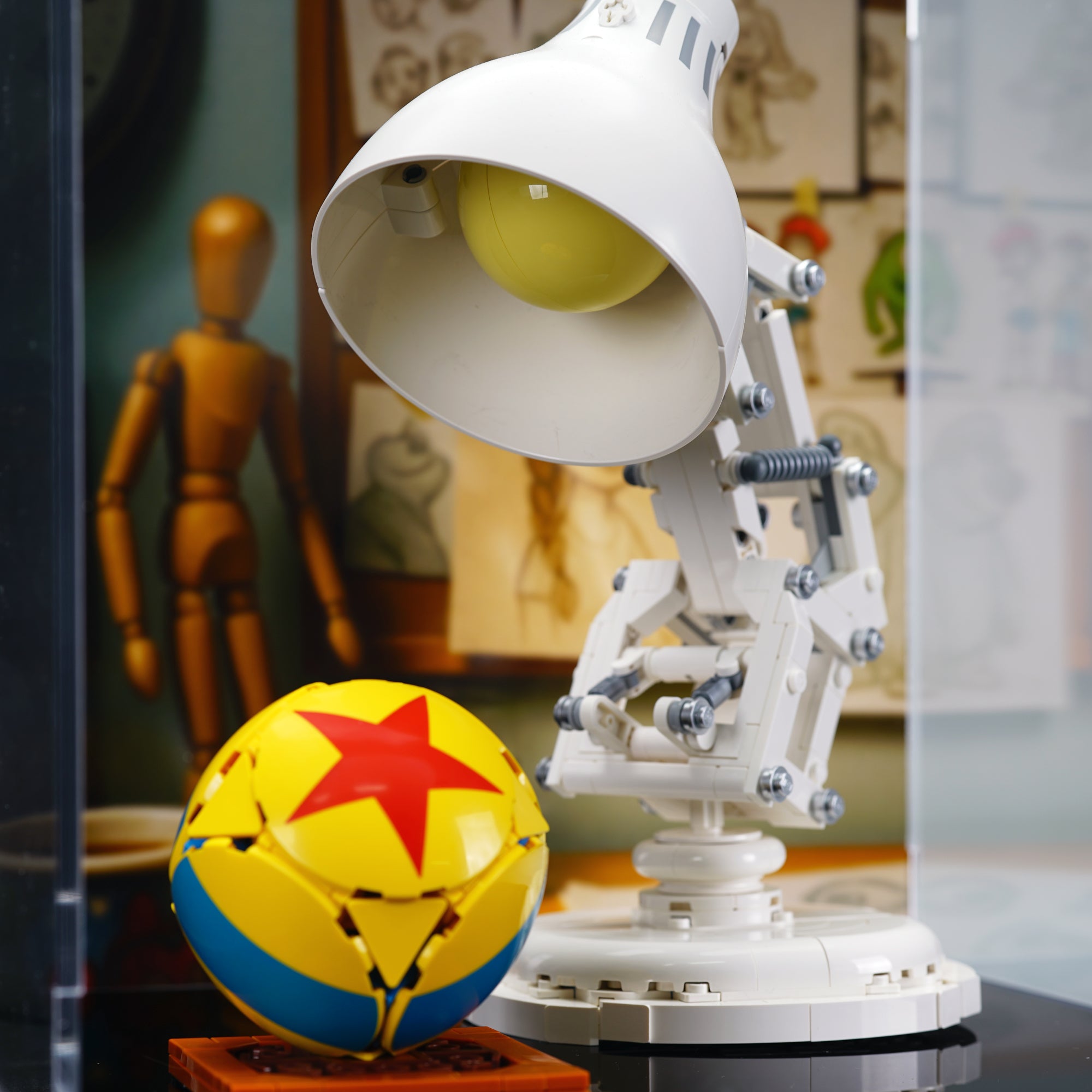 21357 Disney Pixar Luxo Jr. Display Case