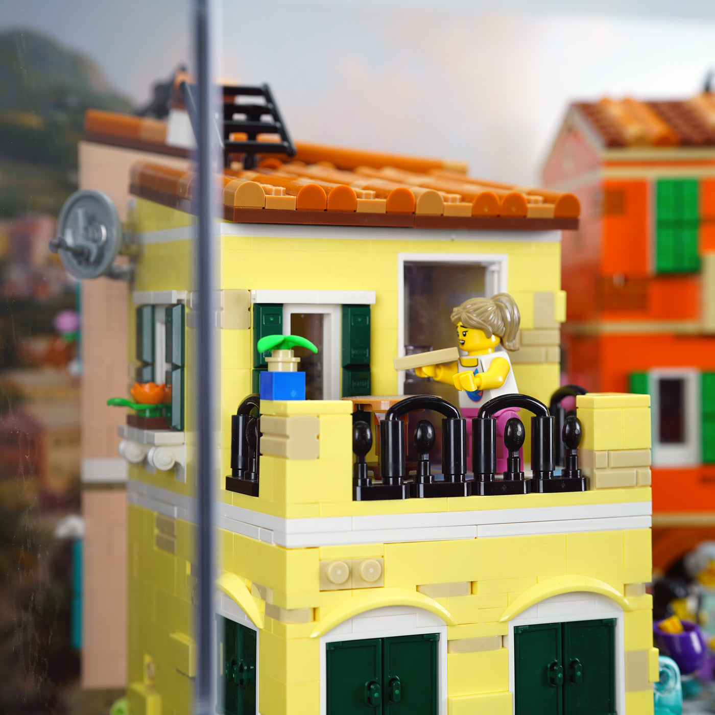 21359 Italian Riviera Display Case