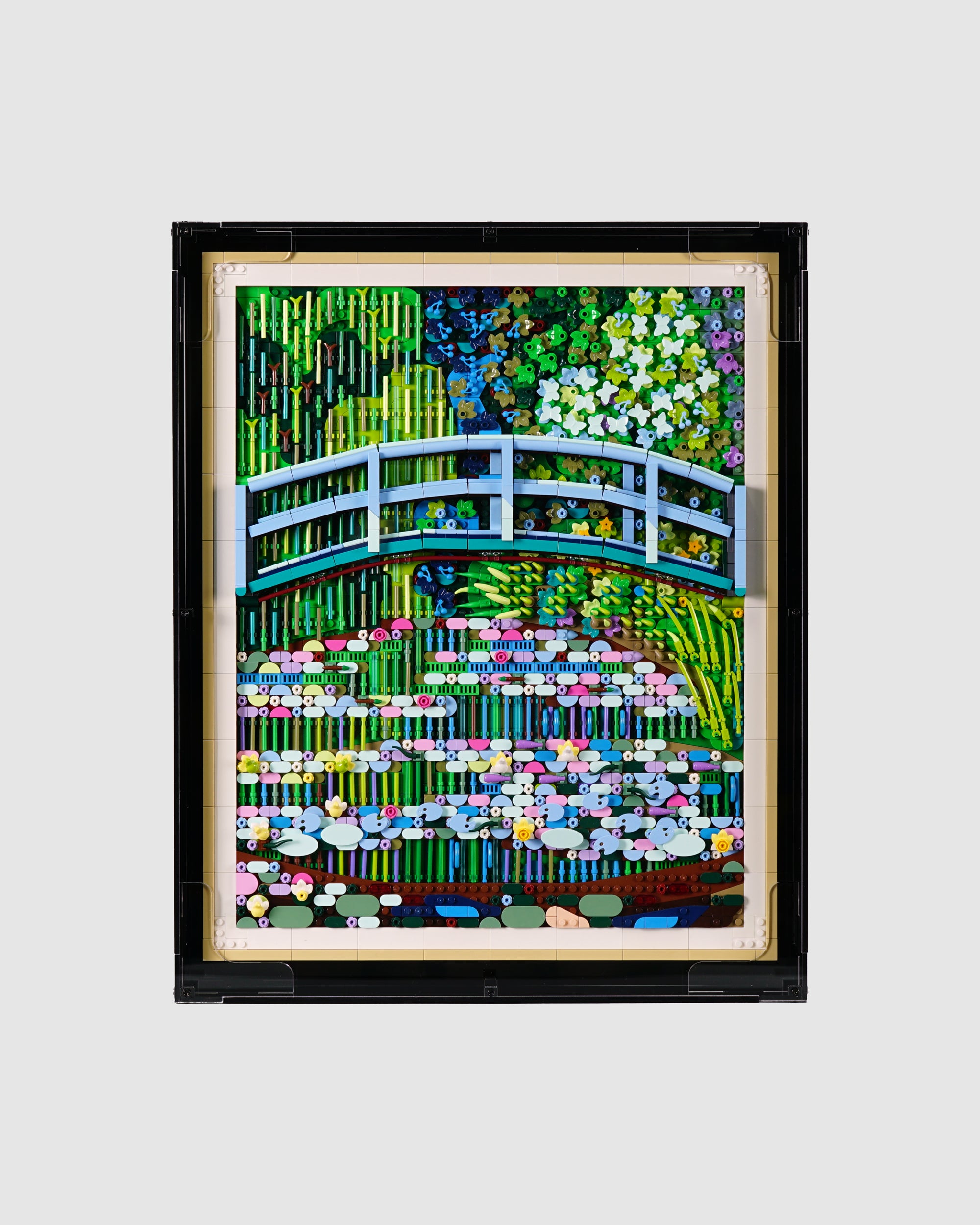 31220 Claude Monet – Bridge over a Pond of Water Lilies Display Case [Wall Mounted]