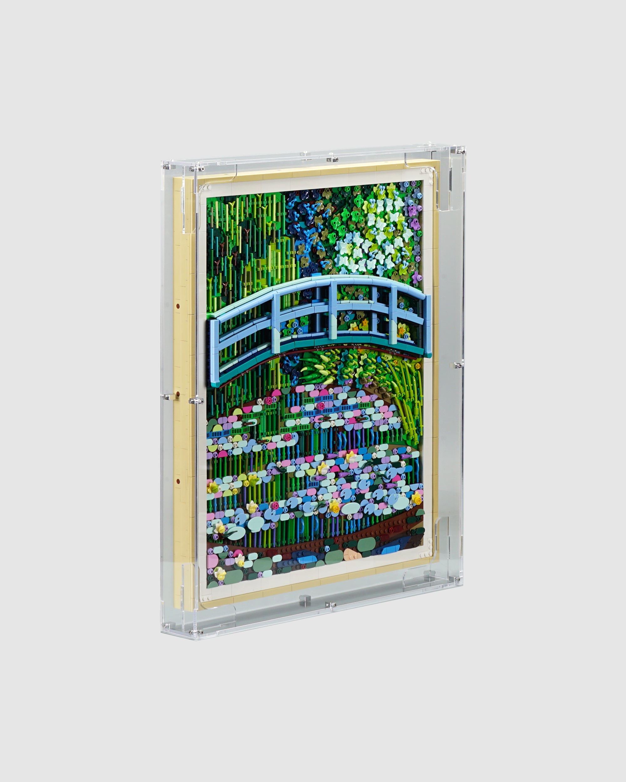 31220 Claude Monet – Bridge over a Pond of Water Lilies Display Case [Wall Mounted]
