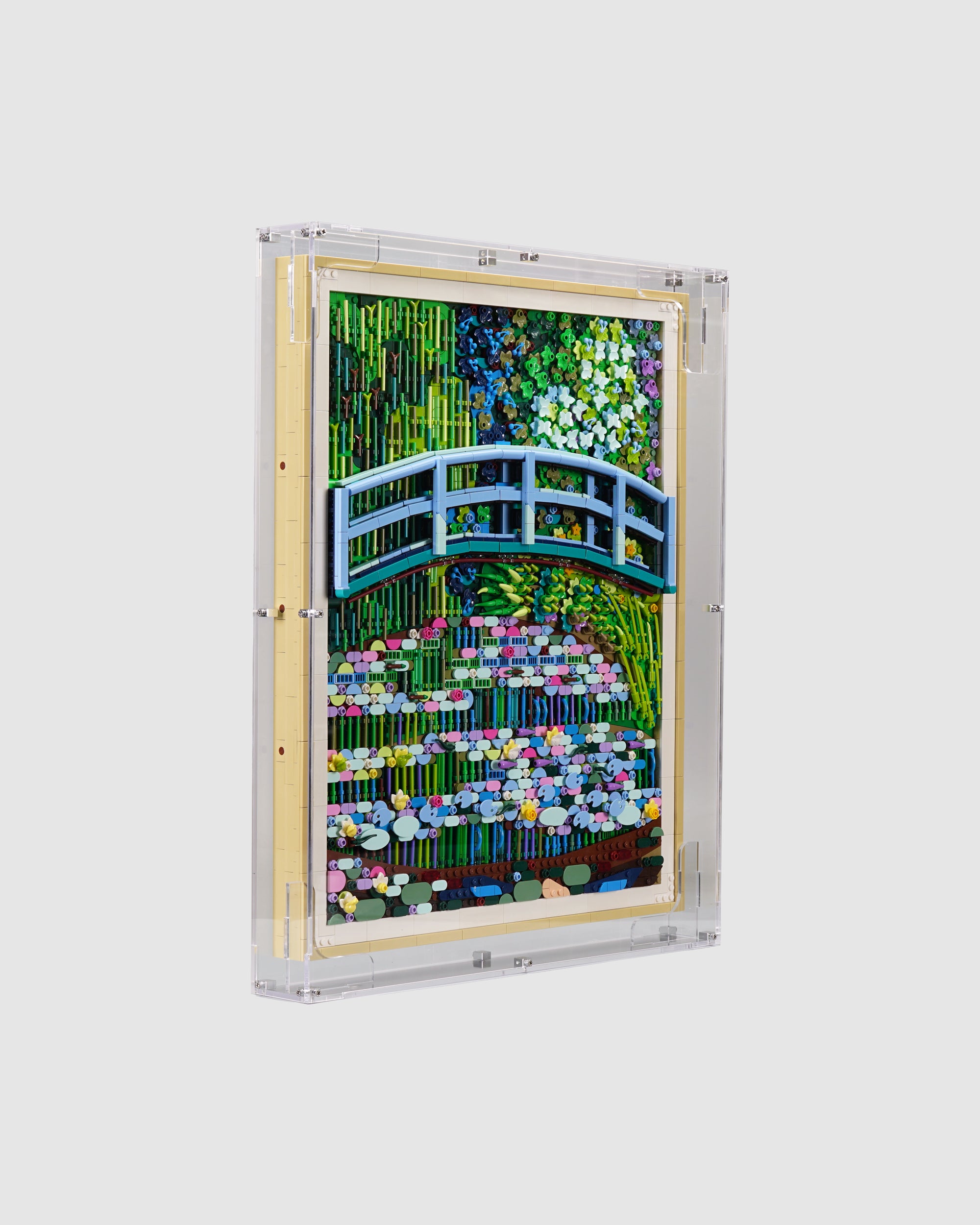 31220 Claude Monet – Bridge over a Pond of Water Lilies Display Case [Wall Mounted]