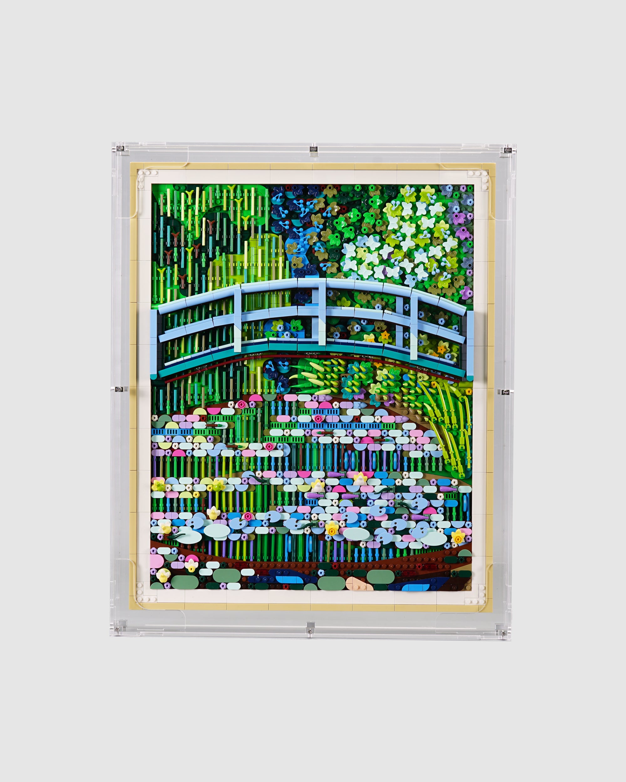 31220 Claude Monet – Bridge over a Pond of Water Lilies Display Case [Wall Mounted]