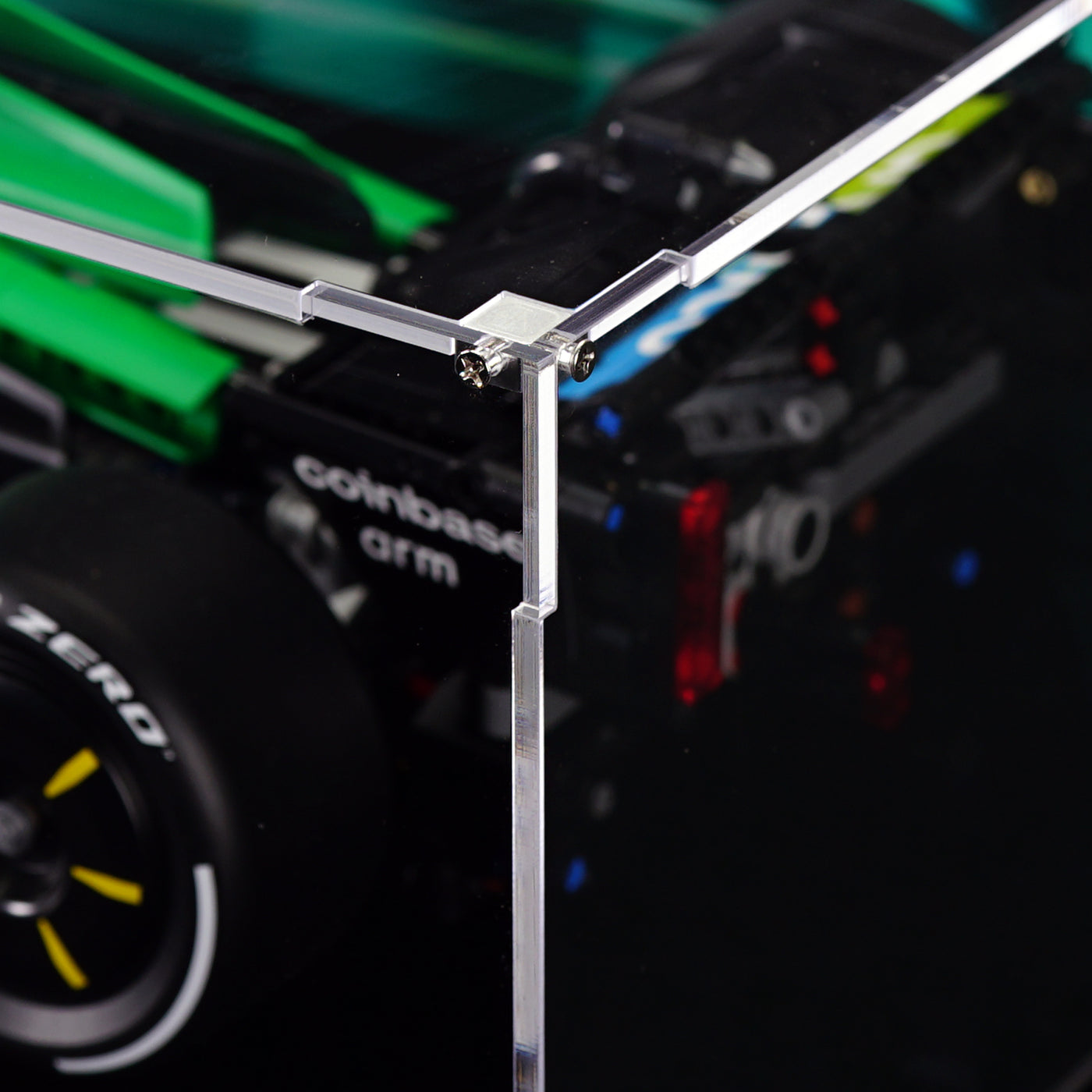 42240 Aston Martin Aramco AMR25 F1® Car Display Case