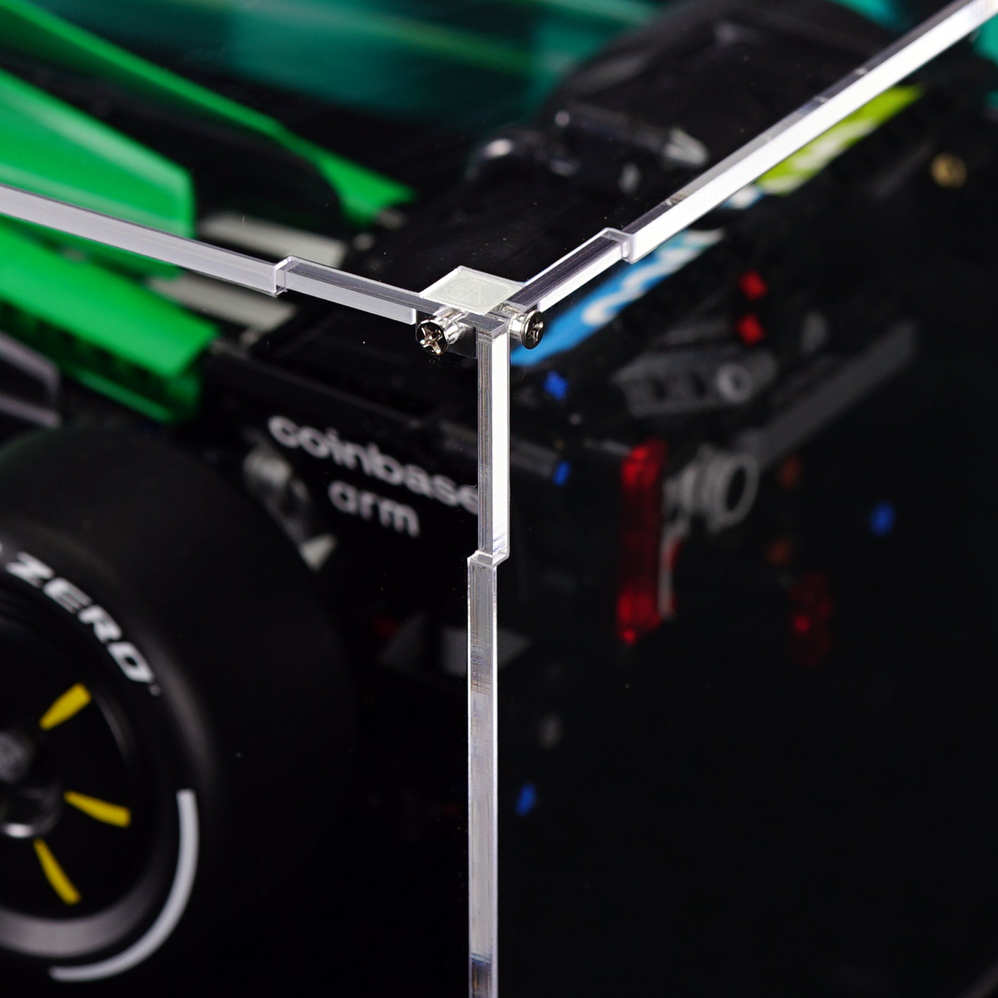 42240 Aston Martin Aramco AMR25 F1® Car Display Case