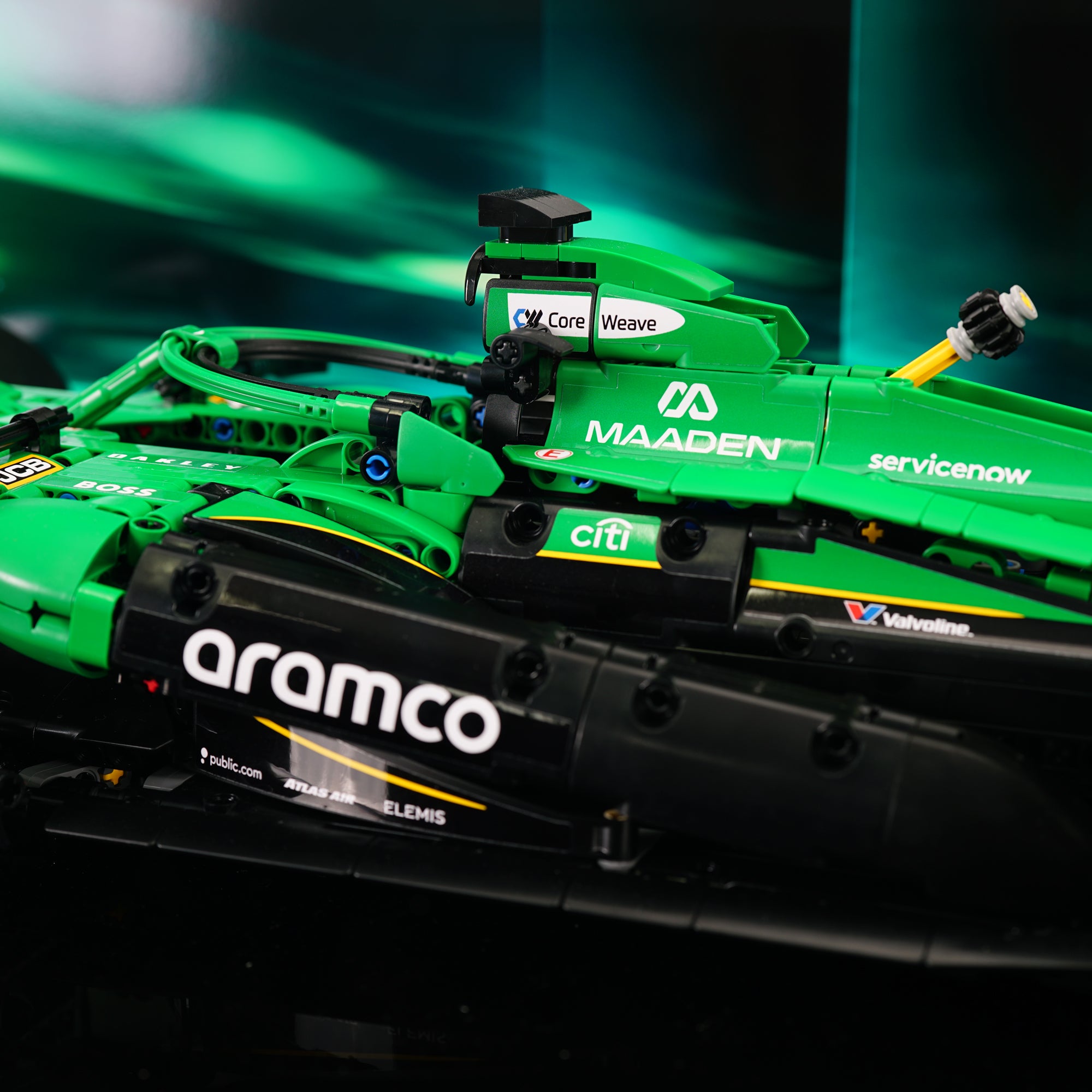 42240 Aston Martin Aramco AMR25 F1® Car Display Case