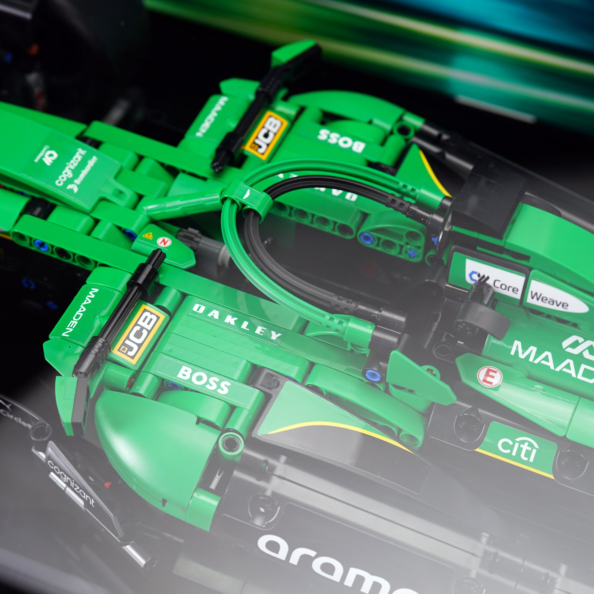 42240 Aston Martin Aramco AMR25 F1® Car Display Case