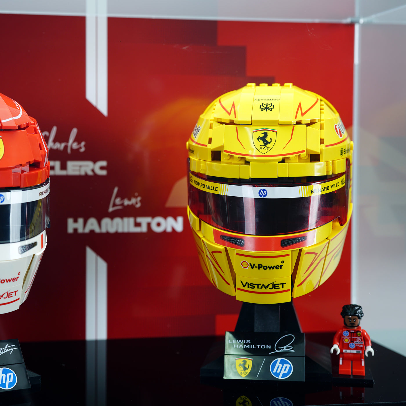 43014 Charles Leclerc 43022 Lewis Hamilton Helmets Display Case