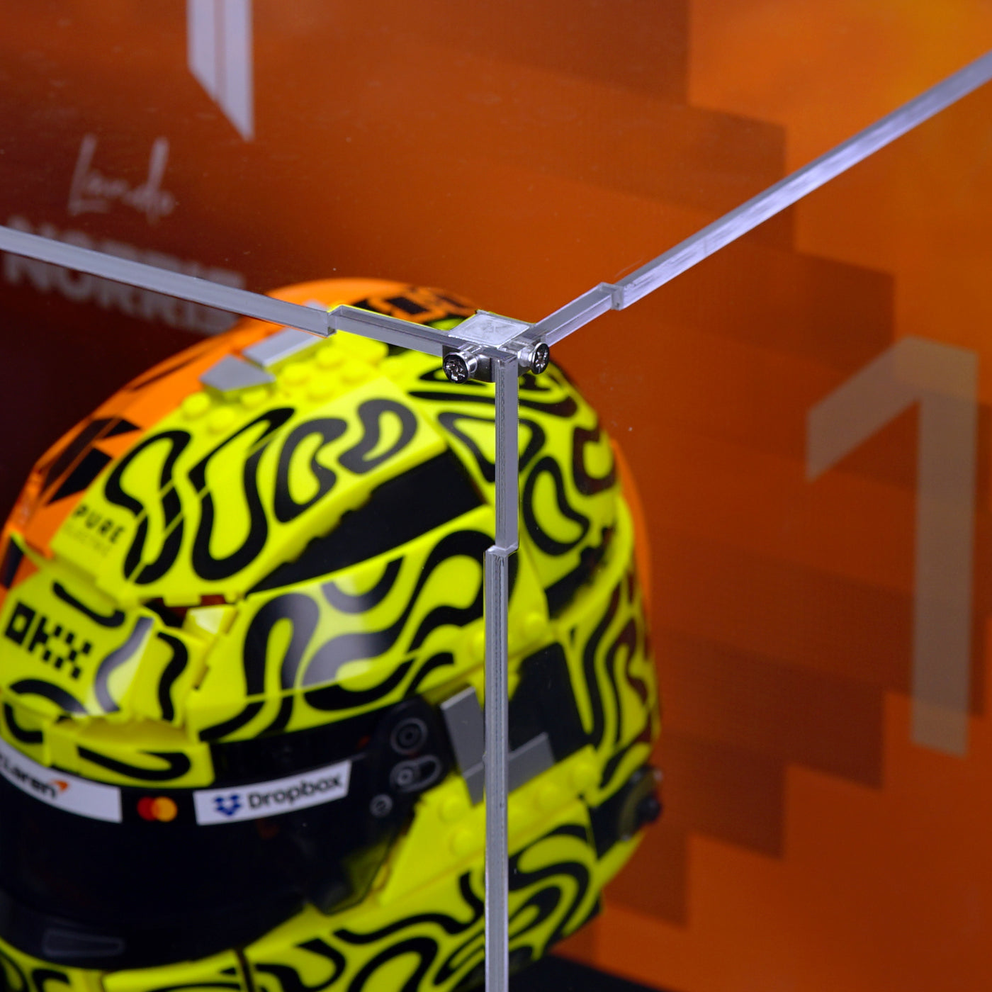 43017 Oscar Piastri 43023 Lando Norris Helmets Display Case