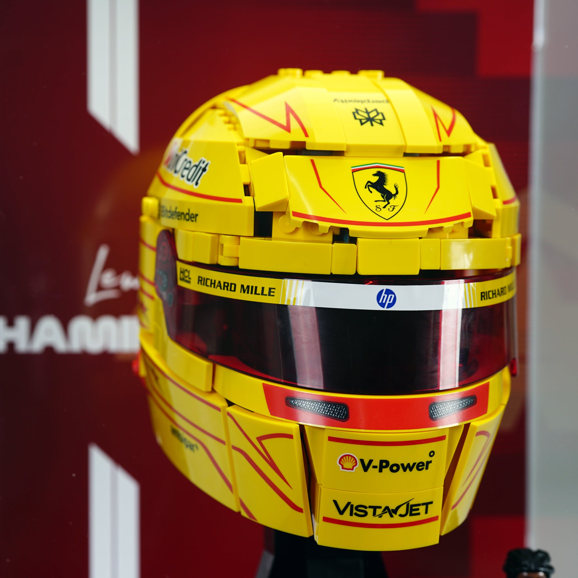 43022 Scuderia Ferrari HP Lewis Hamilton Helmet | Acrylic LEGO Display Case | ONBRICK