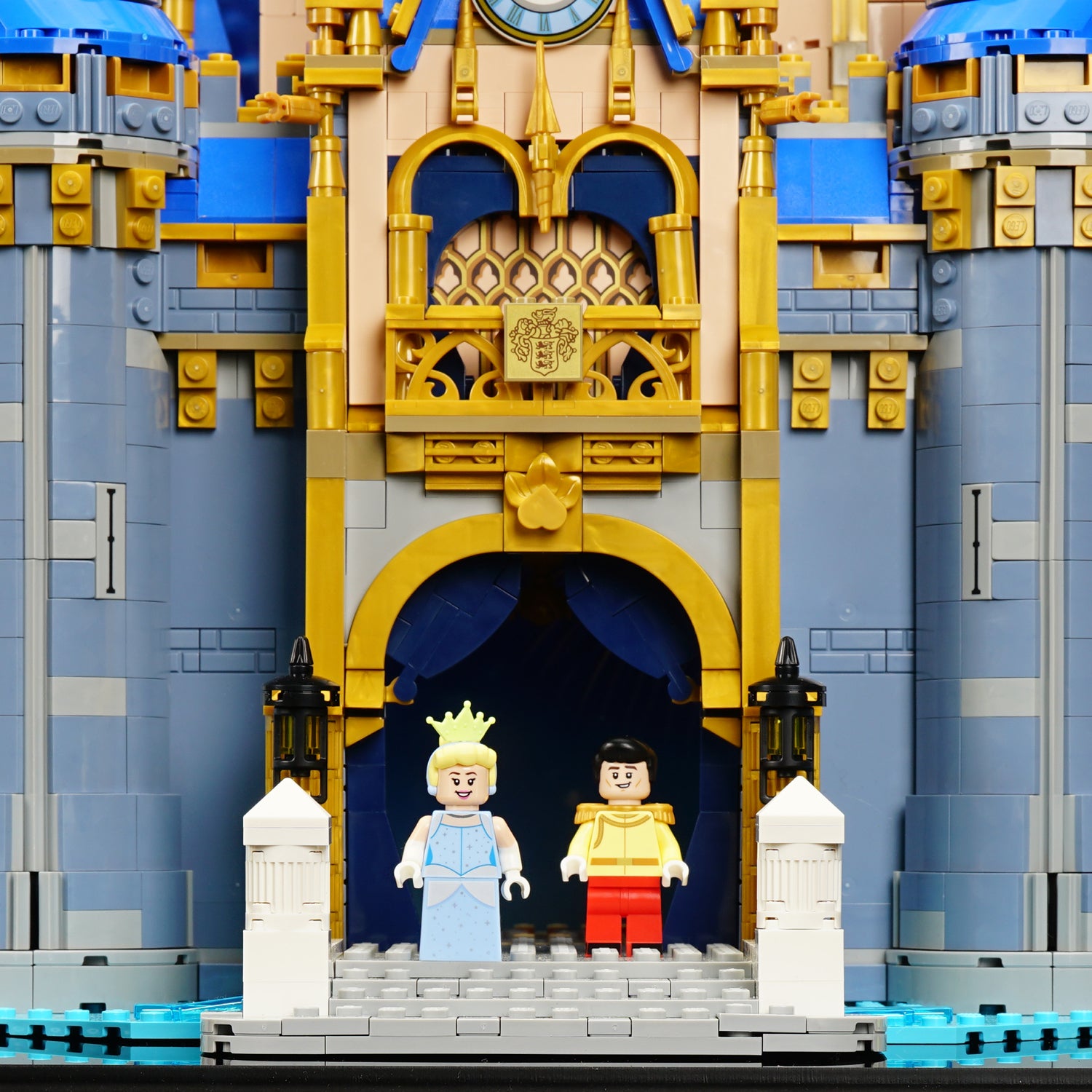 LEGO 43222 Disney Castle Display Case | ONBRICK