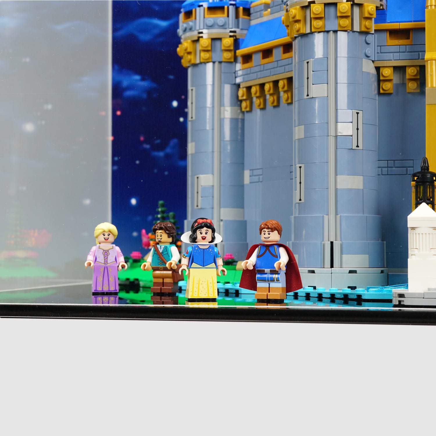 LEGO 43222 Disney Castle Display Case | ONBRICK