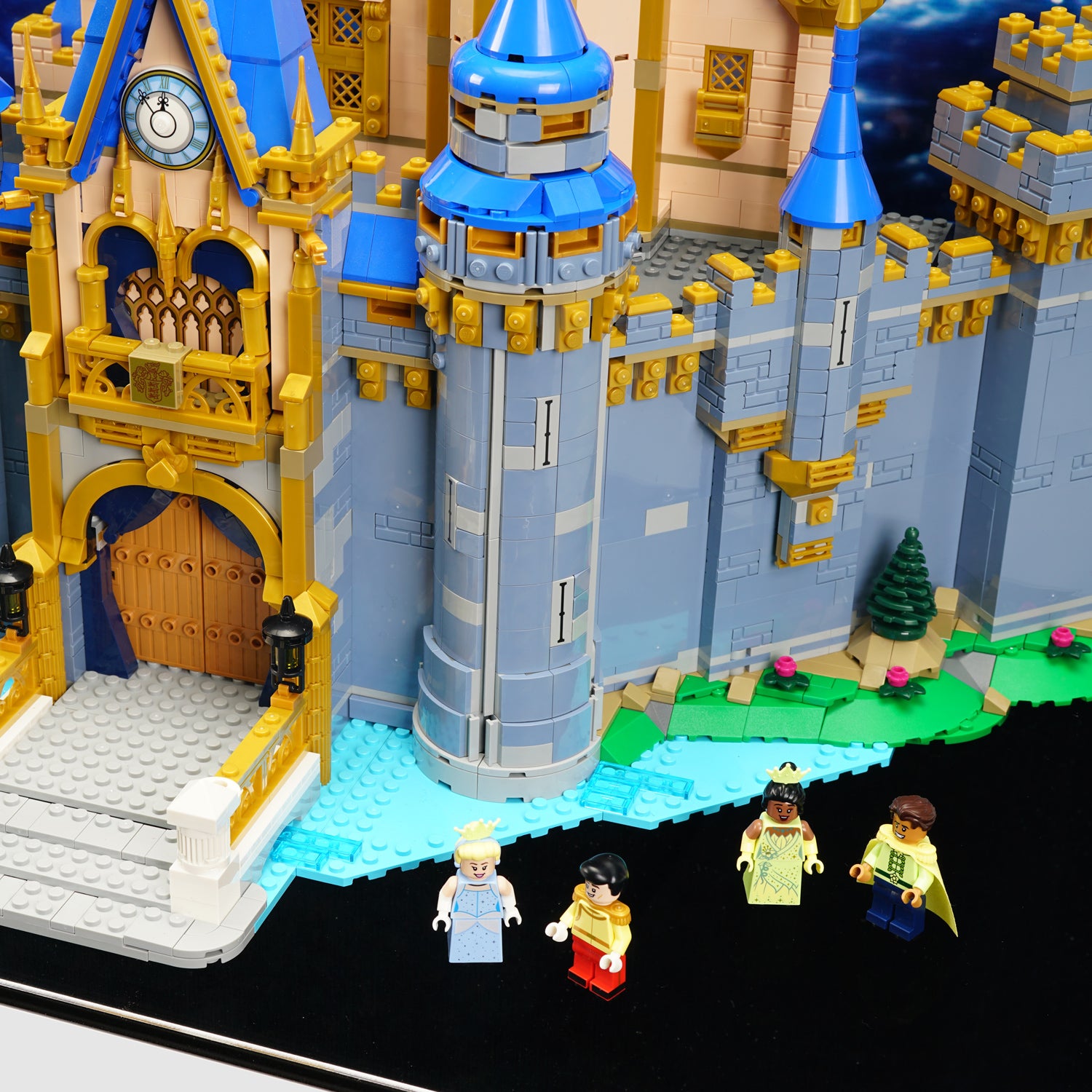 LEGO 43222 Disney Castle Display Case | ONBRICK