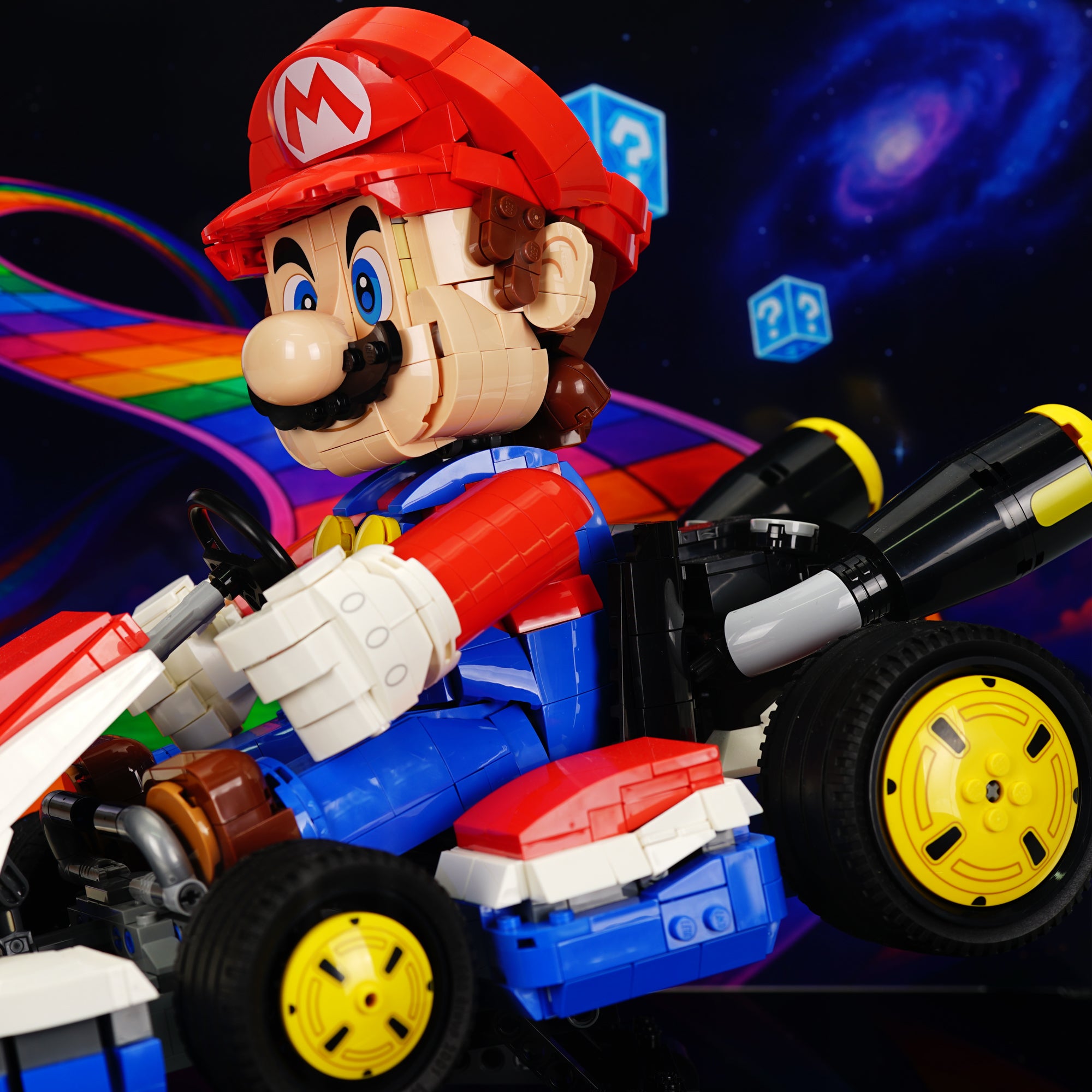 72037 Mario Kart™ – Mario & Standard Kart Display Case