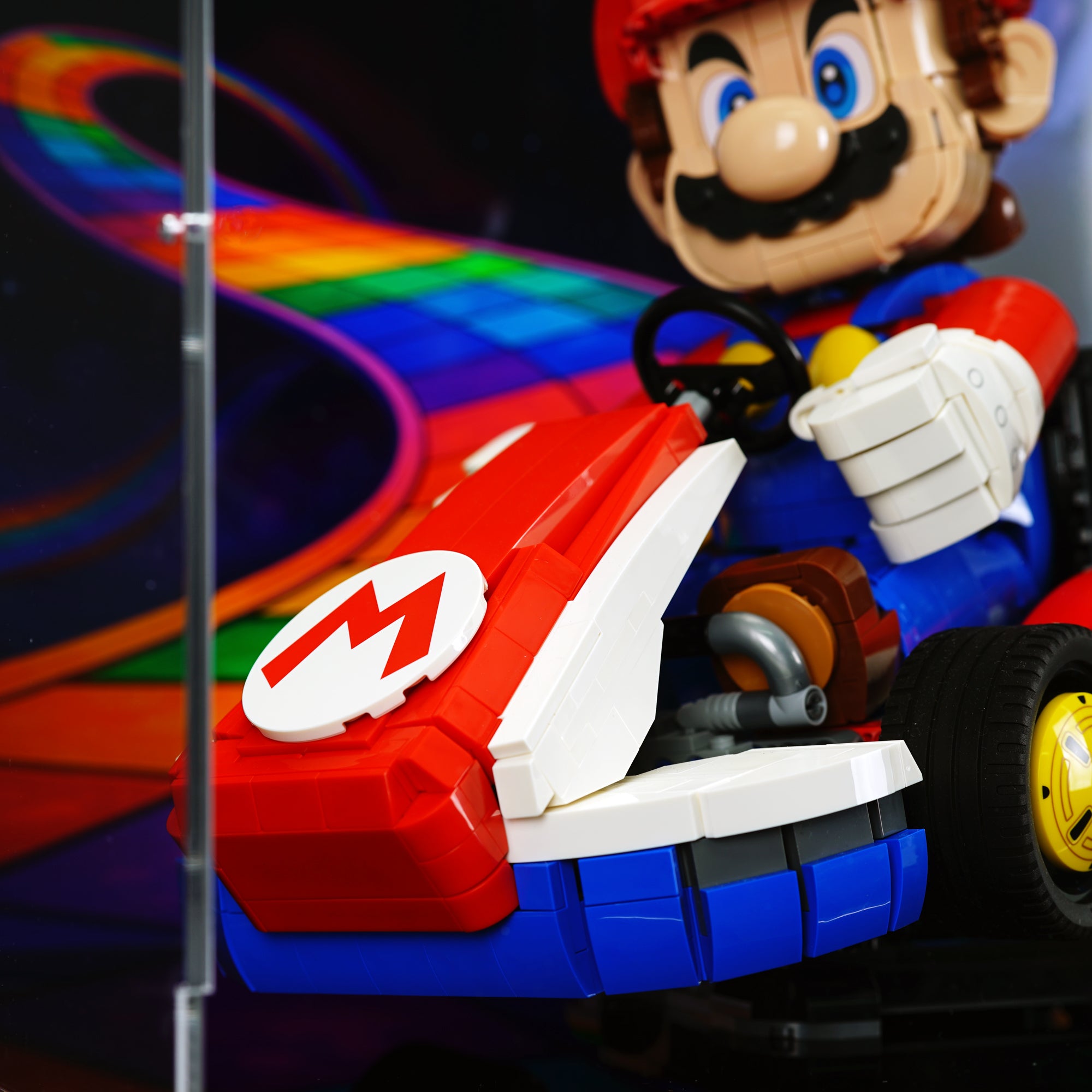 72037 Mario Kart™ – Mario & Standard Kart Display Case
