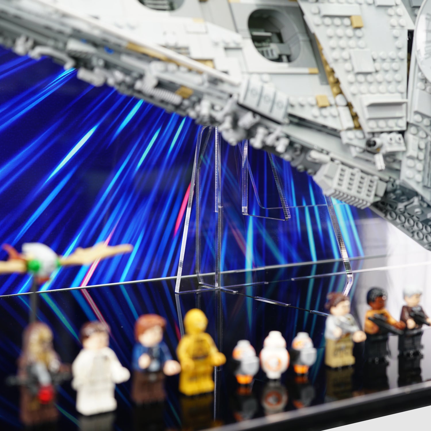 LEGO 75192 UCS Millennium Falcon (Vertical) Display Case | ONBRICK