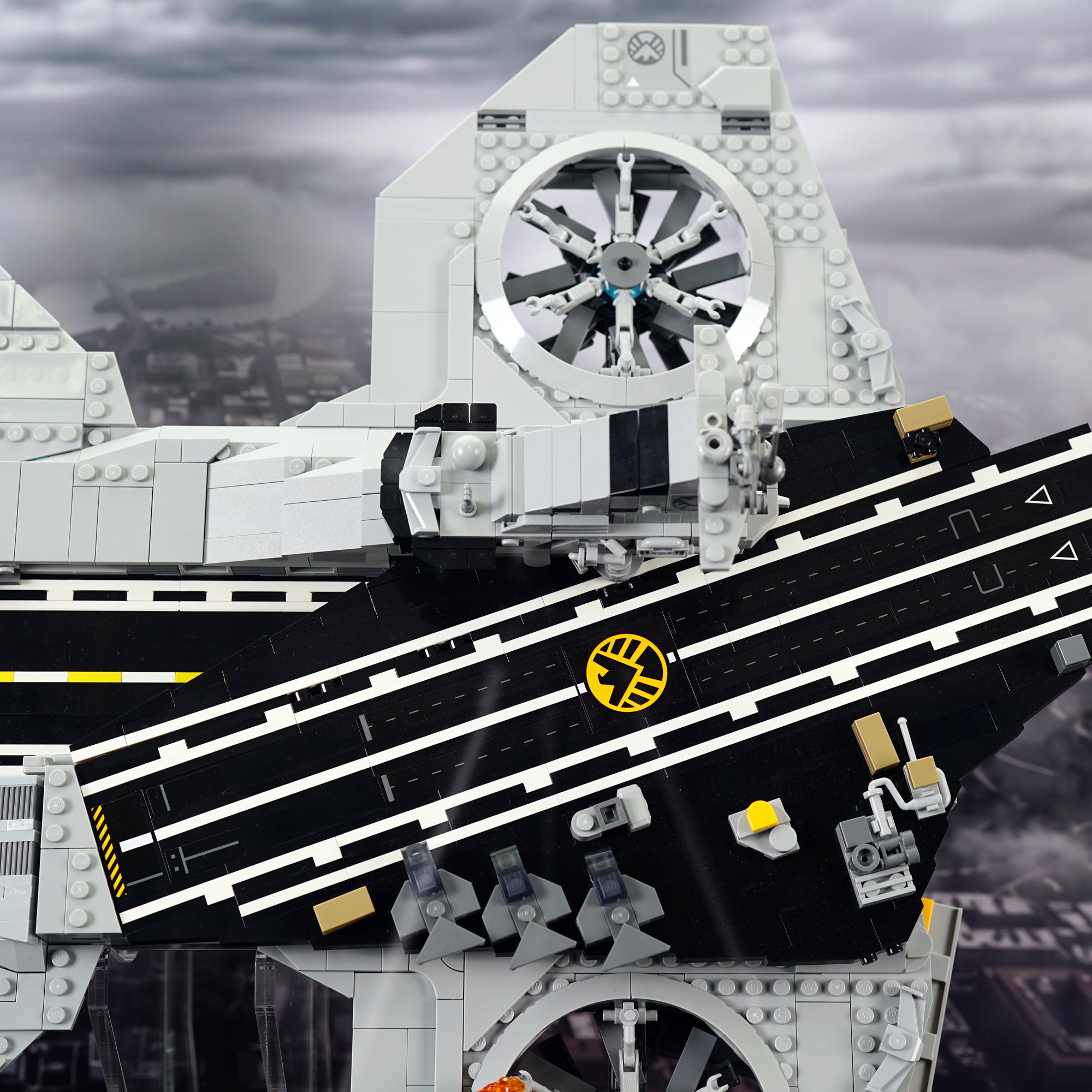 76354 S.H.I.E.L.D. Helicarrier Display Case