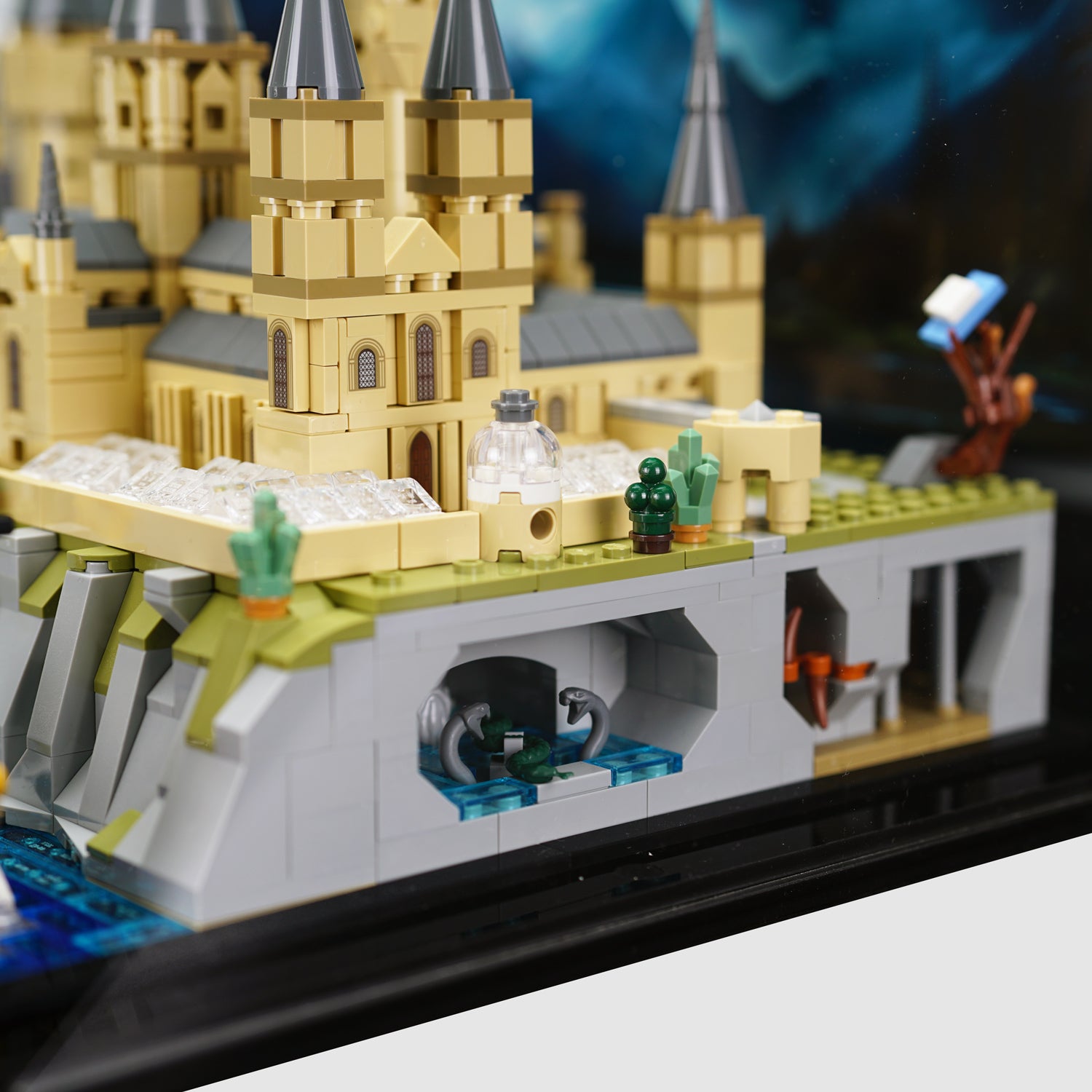 LEGO 76419 Hogwarts™ Castle and Grounds Display Case | ONBRICK