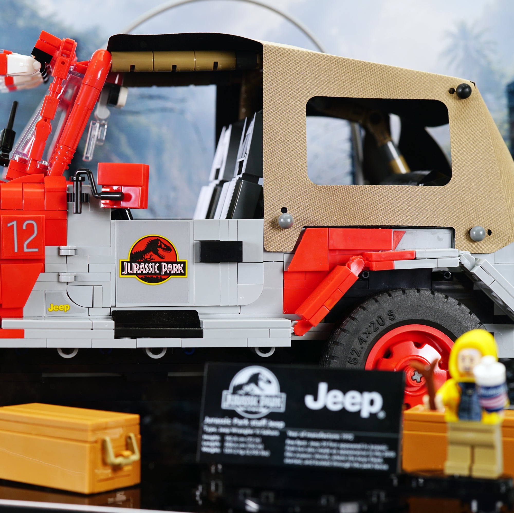 77984 Jurassic Park Jeep® Wrangler Display Case