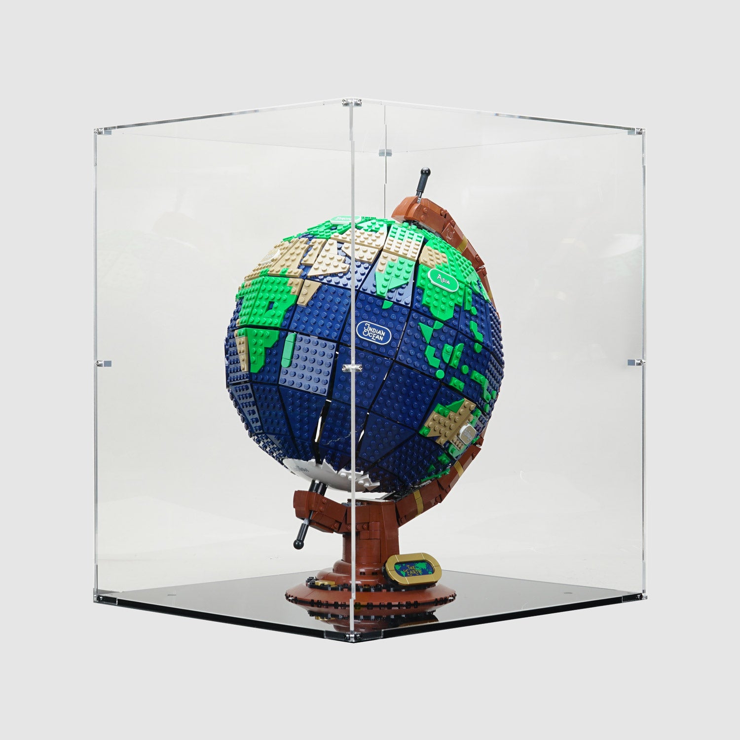 LEGO 21332 The Globe Display Case | ONBRICK